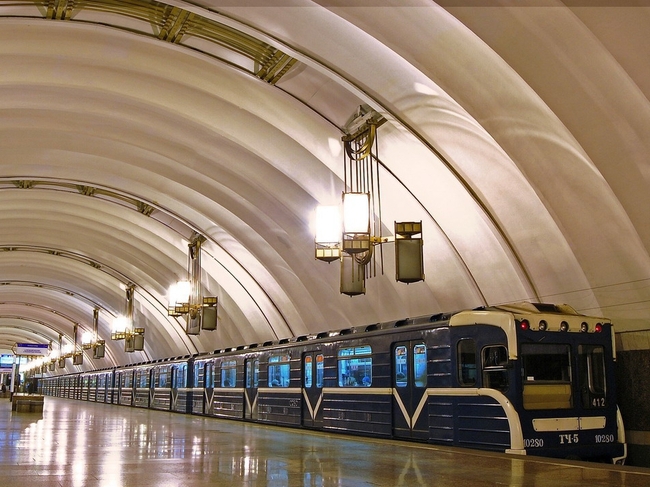 Петербург метро фото В Петербурге на 15 месяцев закроют станцию метро "Лиговский проспект" - Санкт-Пе